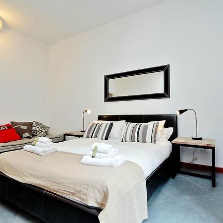 Cozy Apartment Fabia 300 Mt From Colosseum Exterior photo