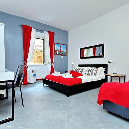 Cozy Apartment Fabia 300 Mt From Colosseum Exterior photo