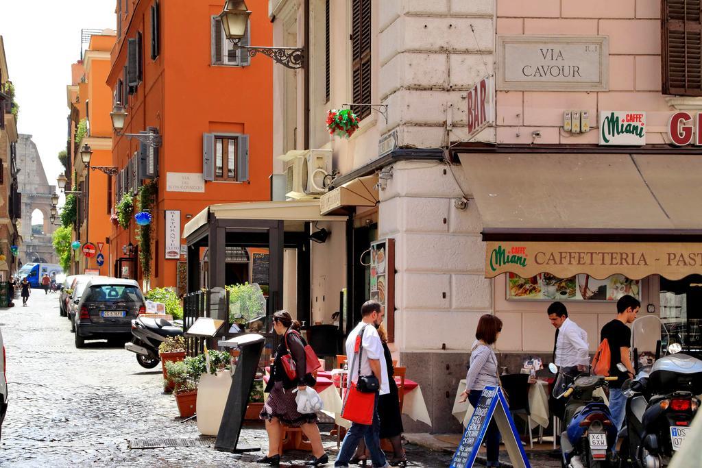 Cozy Apartment Fabia 300 Mt From Colosseum Exterior photo