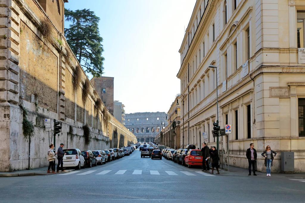 Cozy Apartment Fabia 300 Mt From Colosseum Exterior photo