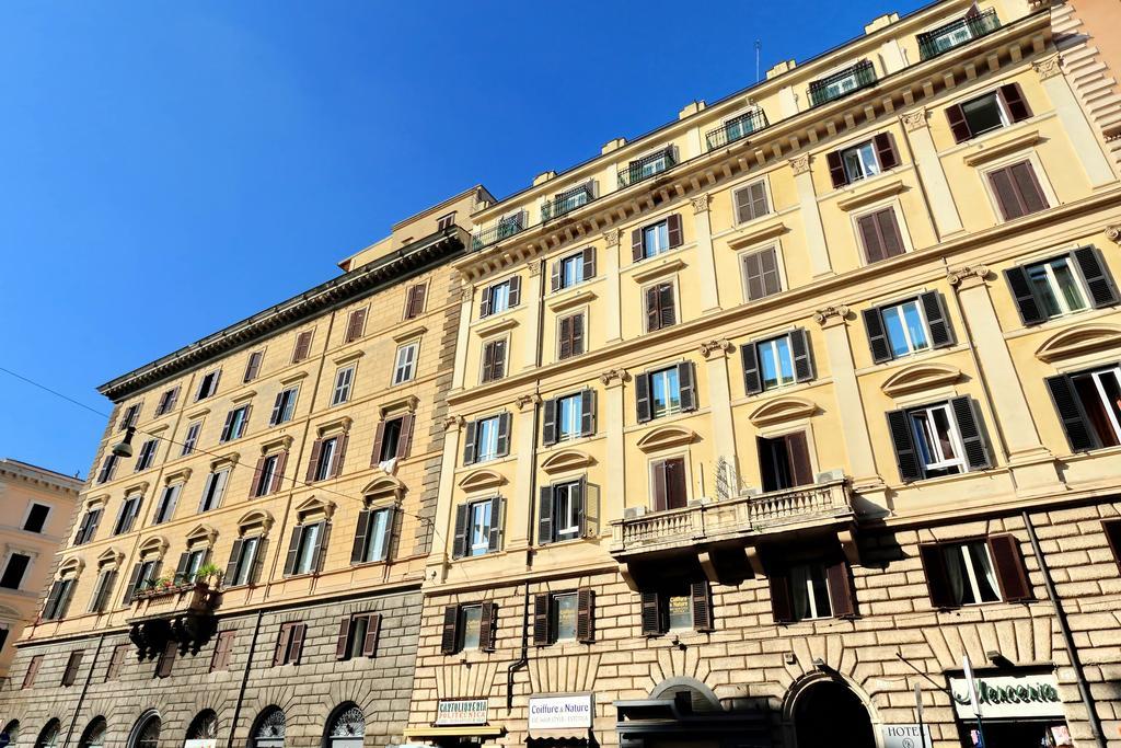 Cozy Apartment Fabia 300 Mt From Colosseum Exterior photo